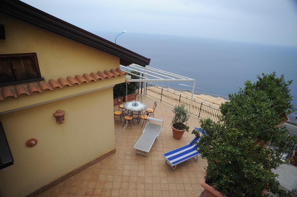 La Mela Blu Bed & Breakfast Furore Eksteriør bilde